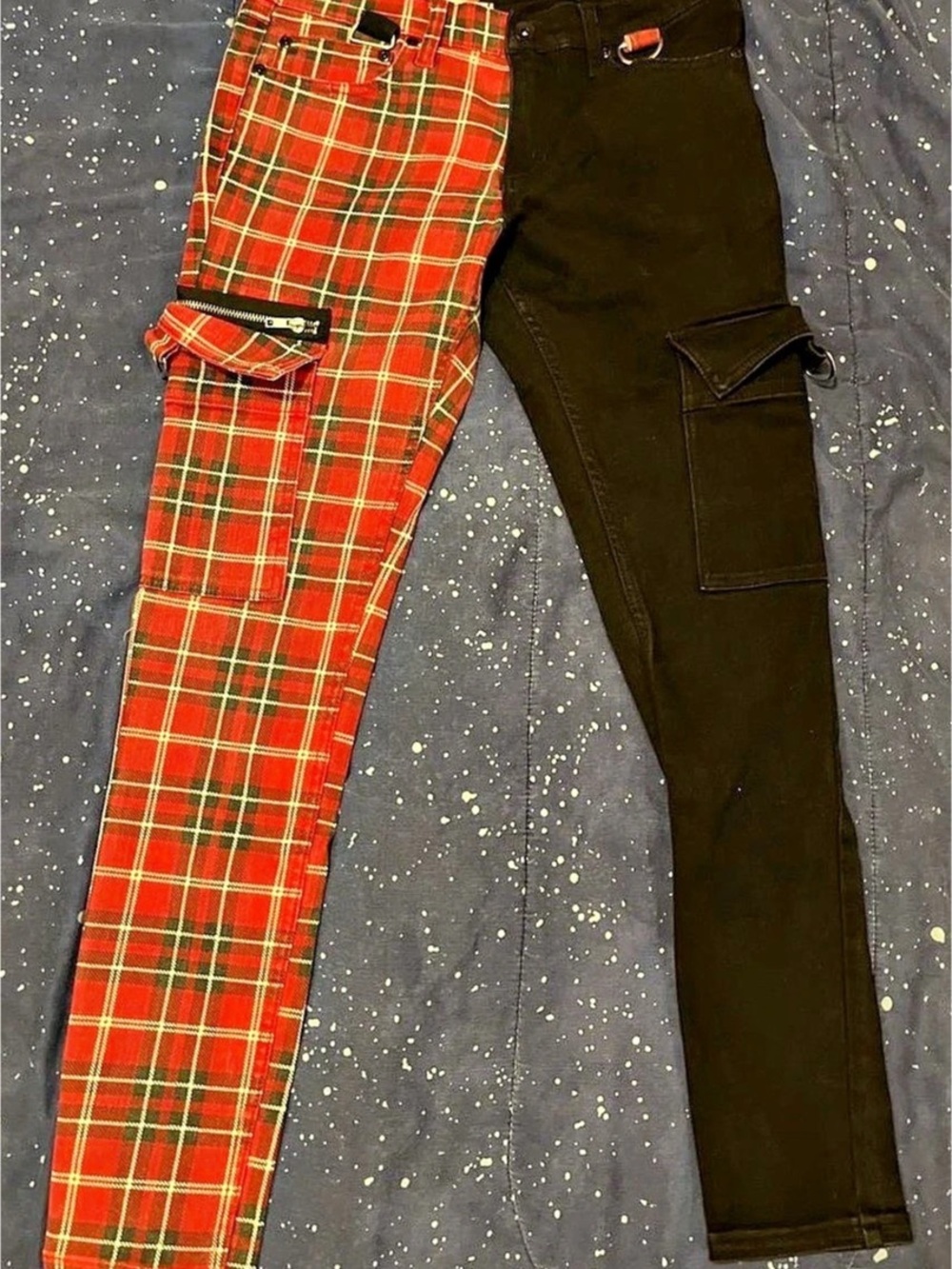Hot Topic Denim Stinger Plaid Cargo Pants in Red & Black Waist 32 x 30